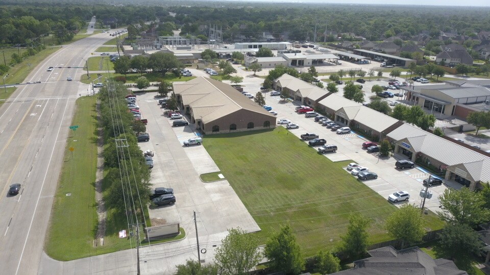 1311 W Parkwood Ave, Friendswood, TX à louer - Photo du bâtiment - Image 3 de 7