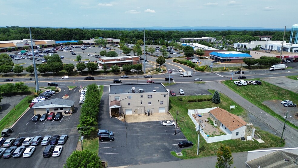 8325 Centreville Rd, Manassas, VA à louer - Photo du bâtiment - Image 3 de 17