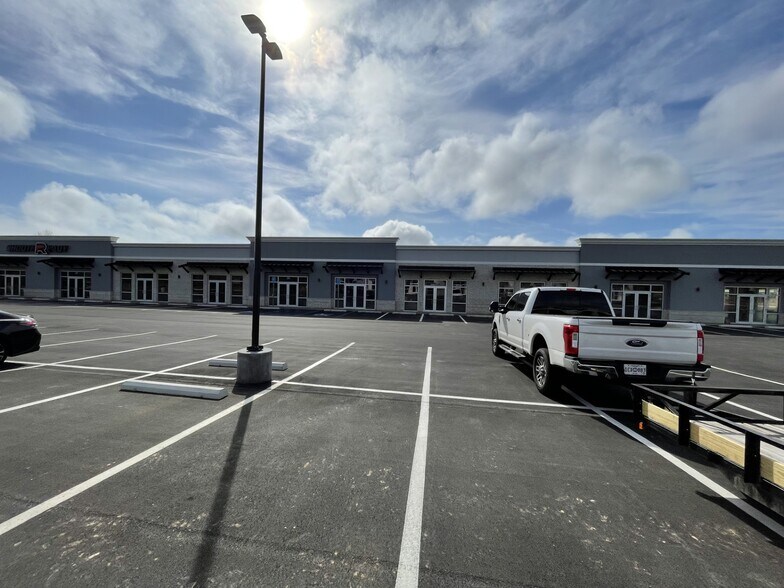 8286 Firetower Rd, Pass Christian, MS à louer - Photo du bâtiment - Image 2 de 5