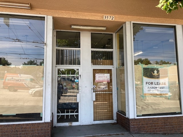 3570-3584 E Hastings St, Vancouver, BC à louer Photo du bâtiment- Image 1 de 10