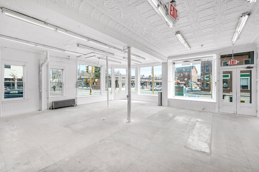 76-96 Maple St, Florence, MA for lease - Building Photo - Image 3 of 6