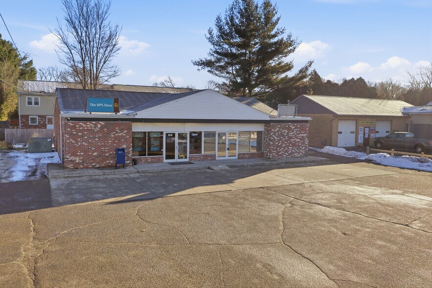 1979-1981 Memorial Dr, Chicopee, MA à vendre - Photo du bâtiment - Image 2 de 24