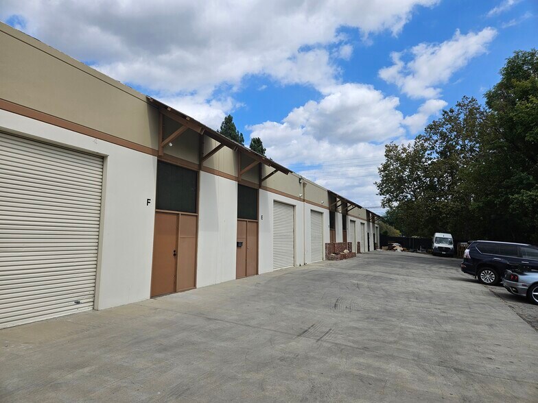 8501 Canoga Ave, Canoga Park, CA à louer - Photo du bâtiment - Image 3 de 8