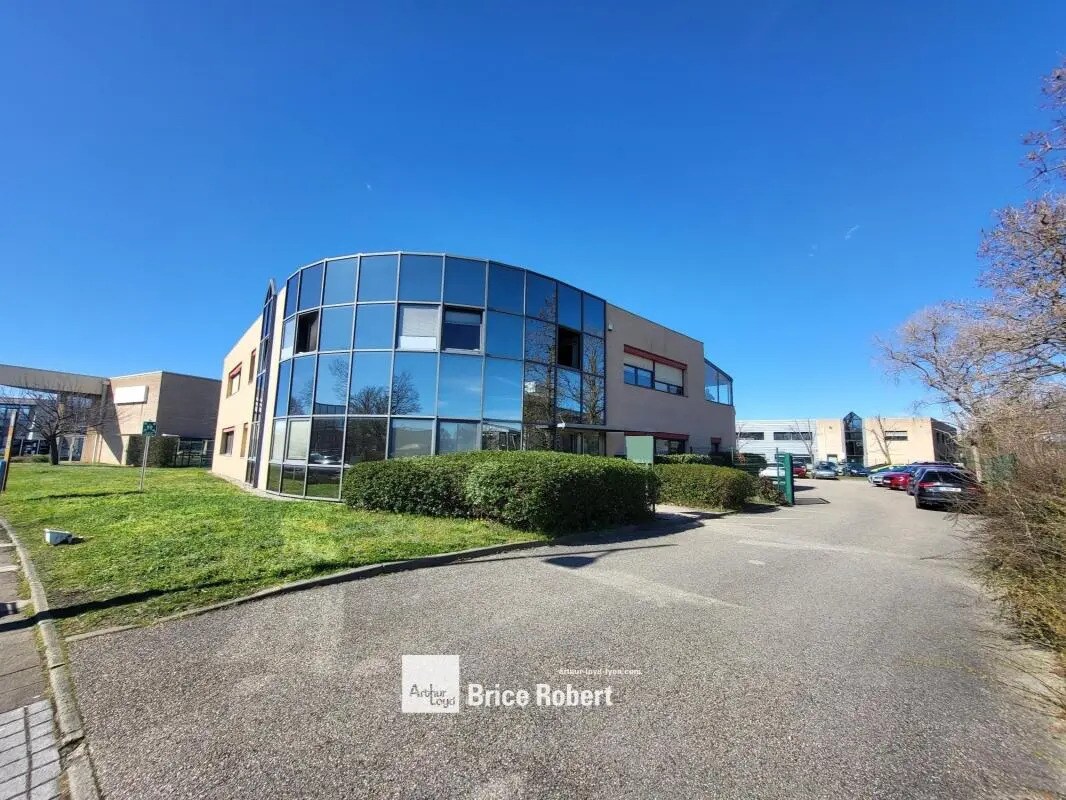 16 Rue Du 35eme Regiment D'Aviation, Bron for lease Building Photo- Image 1 of 4