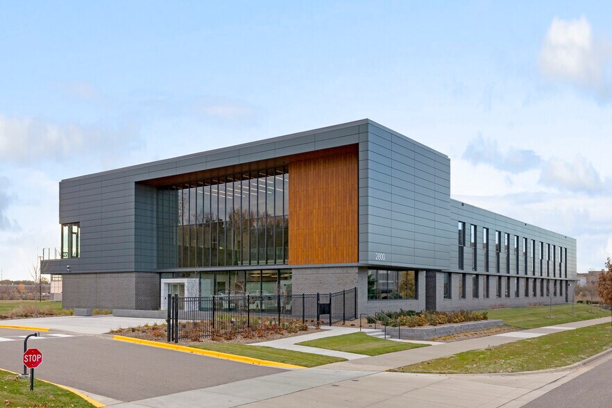 2800 Mount Ridge Rd, Roseville, MN à vendre - Photo du bâtiment - Image 2 de 11