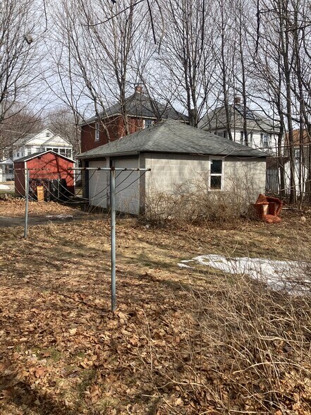 24 Glenwood Ave, Pittsfield, MA à vendre - Photo du bâtiment - Image 3 de 9