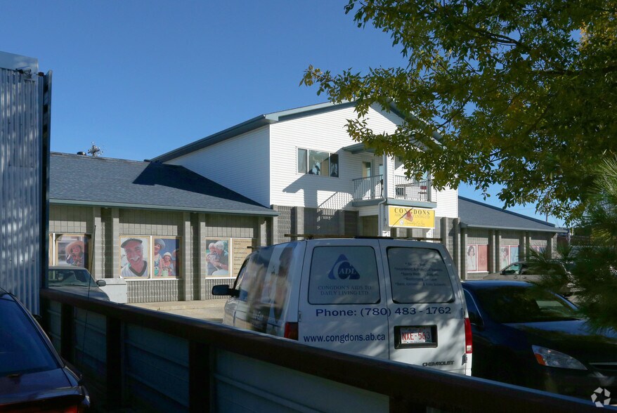 15830 100A Ave NW, Edmonton, AB à vendre - Photo principale - Image 2 de 4