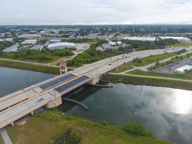 1505 Tamiami Trl S, Venice, FL à vendre - Photo du bâtiment - Image 3 de 51