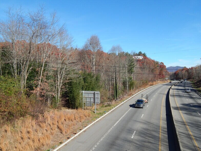 000 Thompson Cove Rd, Clyde, NC à vendre - Photo du bâtiment - Image 2 de 2