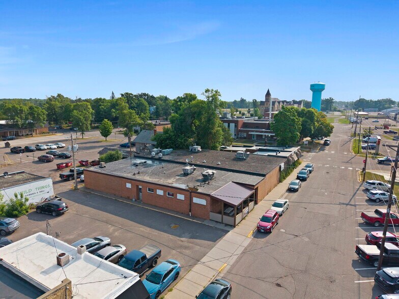 118 Railroad Ave NE, Mora, MN à vendre - Photo du bâtiment - Image 3 de 109