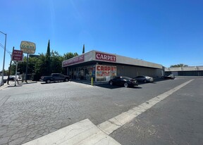 1311 N Blackstone Ave, Fresno CA - Entrepôt