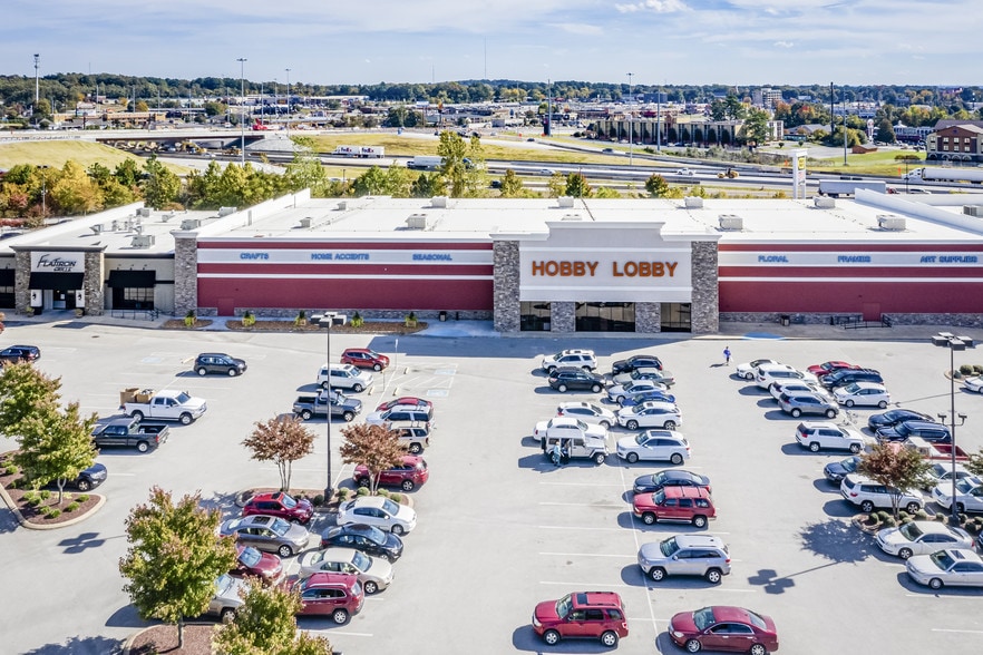 1070-1181 Vann Dr, Jackson, TN à louer - Photo du bâtiment - Image 2 de 10