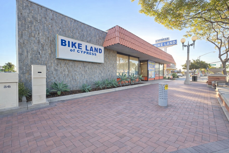 5530 Lincoln Ave, Cypress, CA à vendre - Photo du bâtiment - Image 2 de 12
