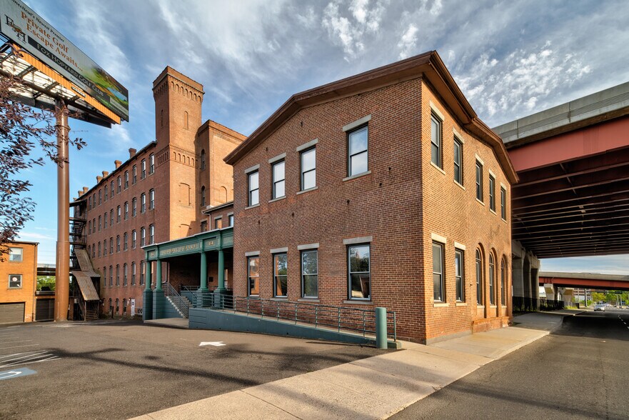 153 East St, New Haven, CT à louer - Photo du bâtiment - Image 1 de 5