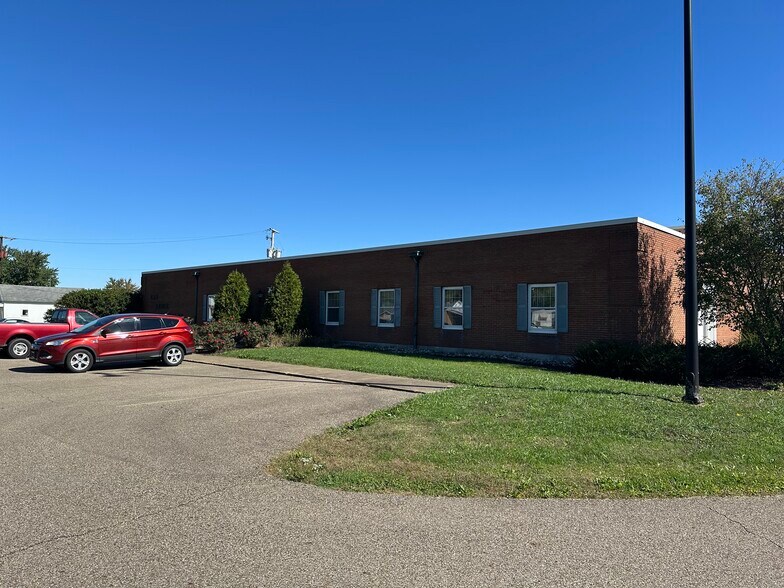 240 Browns Ln, Coshocton, OH à vendre - Photo du bâtiment - Image 3 de 19