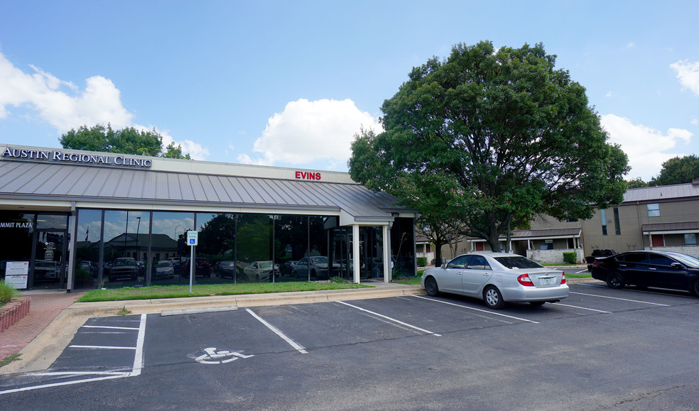 894 Summit St, Round Rock, TX for lease - Building Photo - Image 2 of 8