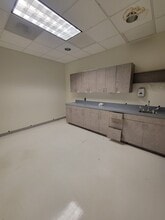 877 111th Ave N, Naples, FL for lease Interior Photo- Image 2 of 8