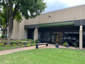 11100 Metric Blvd, Austin, TX for lease Building Photo- Image 2 of 17