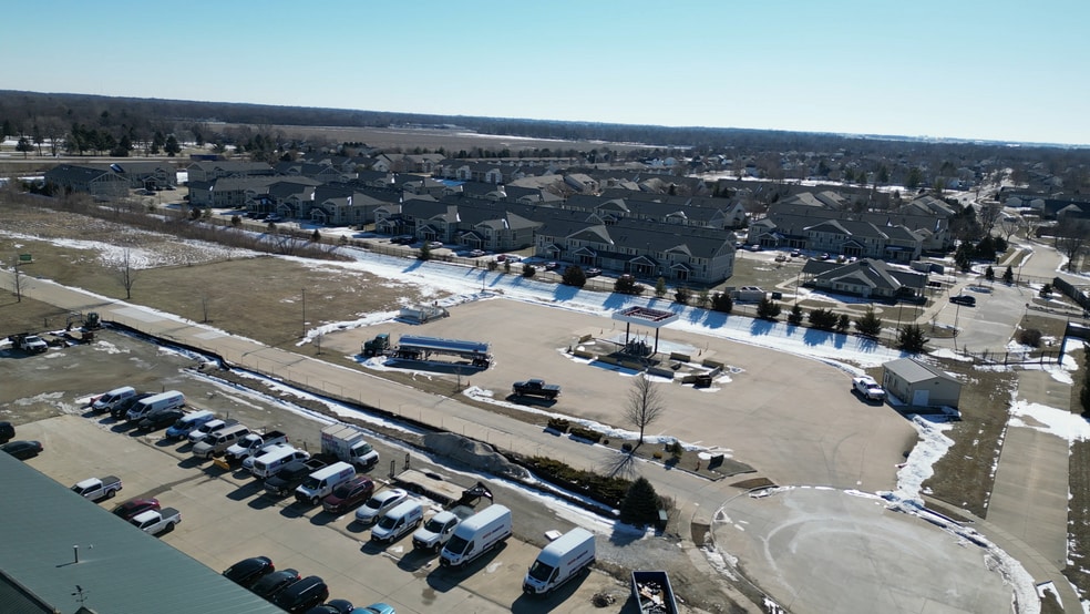 624 Ashford Ct, Champaign, IL for sale - Building Photo - Image 2 of 4