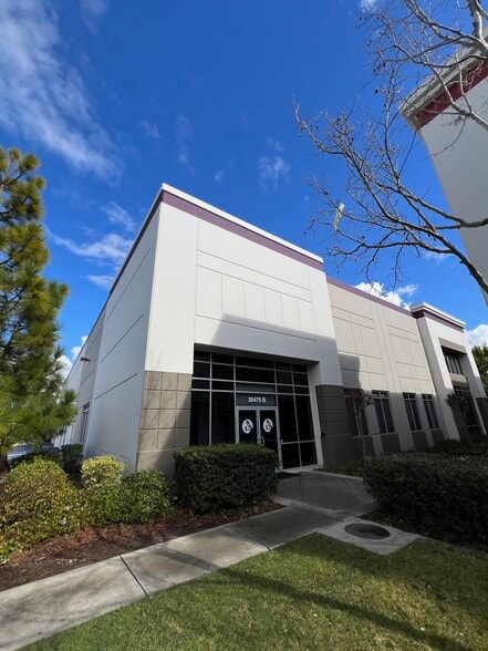 35465-35475 Dumbarton Ct, Newark, CA for sale - Building Photo - Image 3 of 12