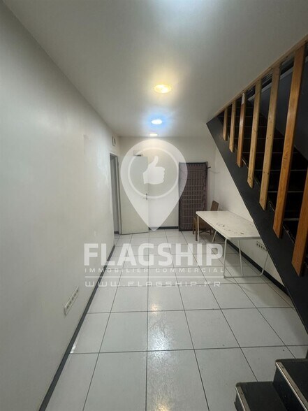 Office in Paris for lease - Interior Photo - Image 3 of 12