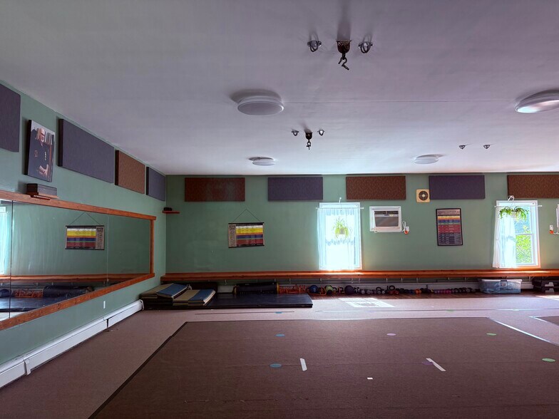 1 Taylor Hill Rd, Lewiston, ME à vendre - Photo du bâtiment - Image 2 de 16