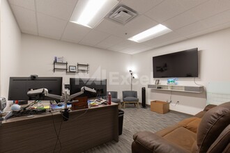 7650 Dean Martin Dr, Las Vegas, NV for lease Interior Photo- Image 2 of 7