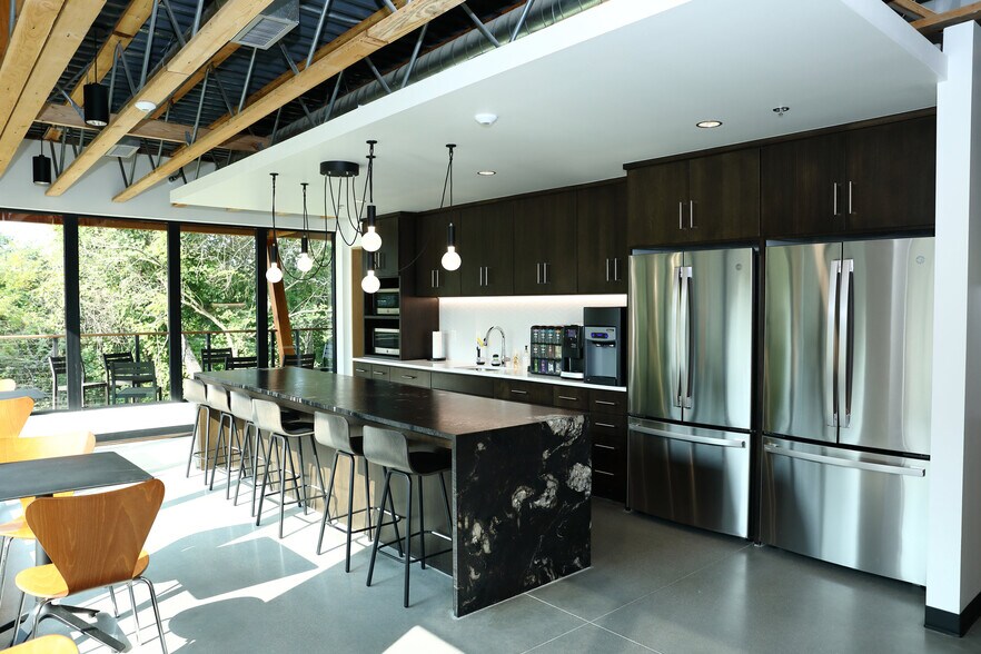 25618 W 103rd St, Olathe, KS for lease - Building Photo - Image 3 of 4