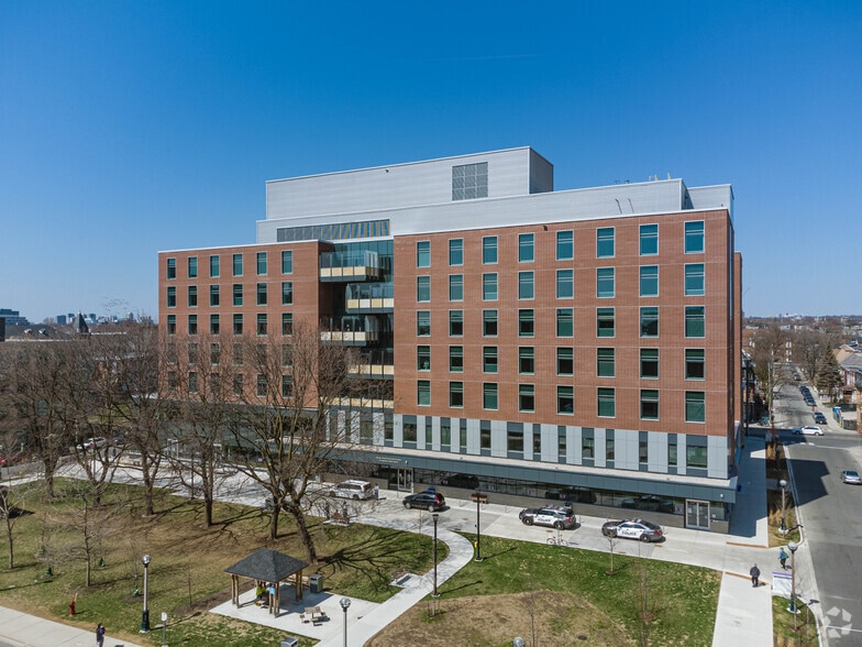 1051 Queen St W, Toronto, ON for lease - Building Photo - Image 2 of 3