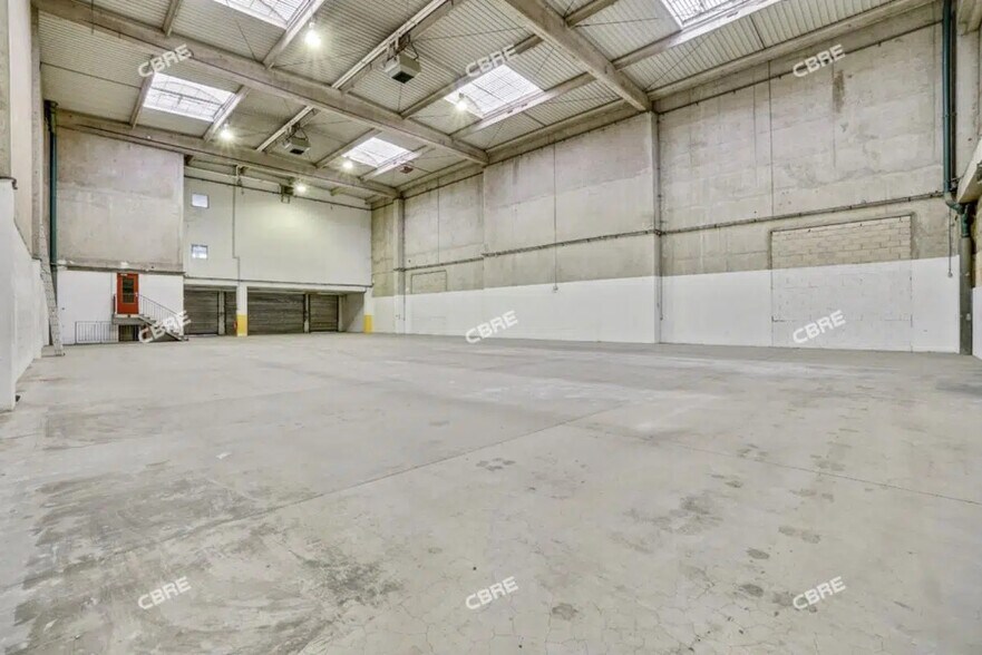 Flex in Saint-Ouen-sur-Seine for lease - Building Photo - Image 3 of 8