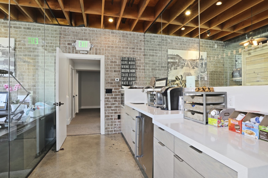 2700 E Coast Hwy, Newport Beach, CA à louer - Photo intérieure - Image 3 de 13