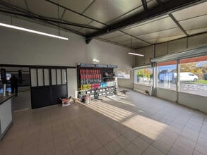 8 Avenue De Jallieu, L'Isle-d'Abeau for lease Interior Photo- Image 2 of 3