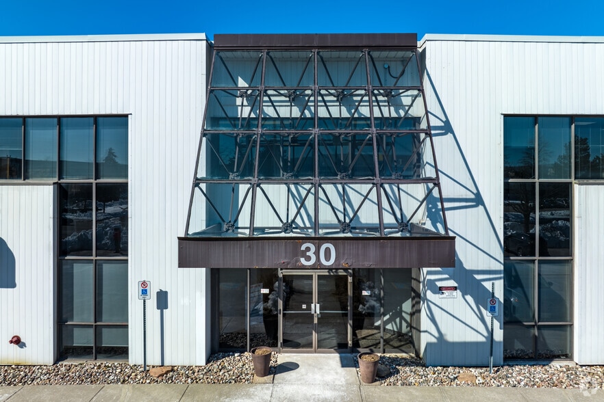 30 E Beaver Creek Rd, Richmond Hill, ON for lease - Building Photo - Image 2 of 7