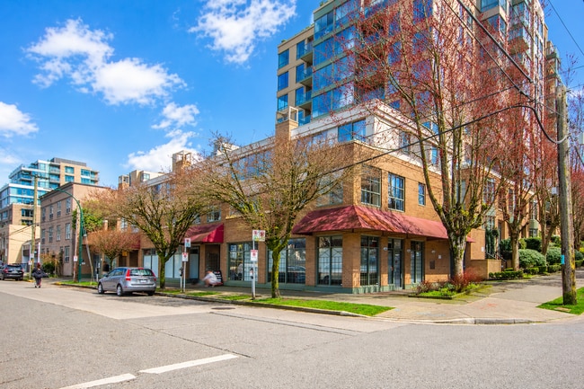 More details for 1672 6th Av W, Vancouver, BC - Retail for Sale