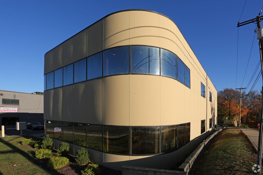 840 Orange Ave, West Haven, CT for lease - Building Photo - Image 2 of 11