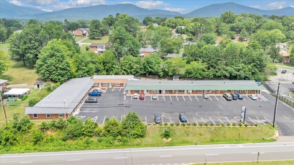 3100-3120 Peters Creek Rd, Roanoke, VA for sale - Building Photo - Image 2 of 7