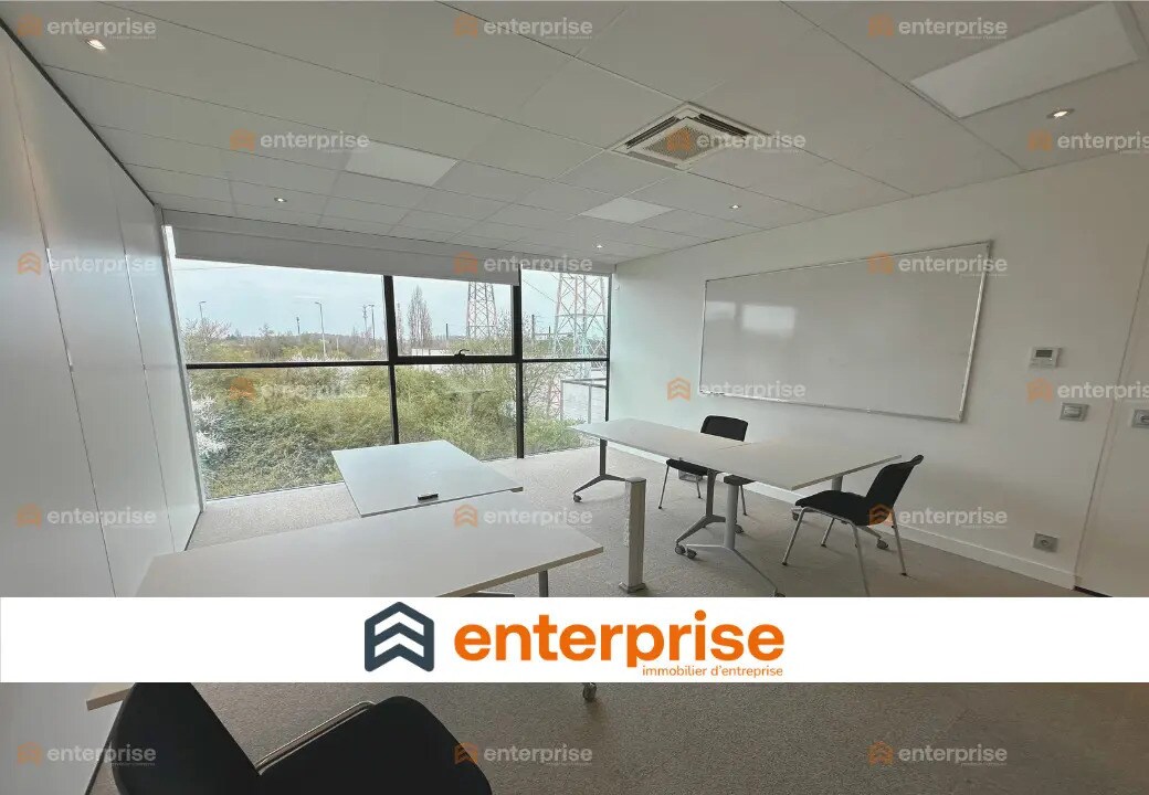 Office in Wasquehal for lease Interior Photo- Image 1 of 11