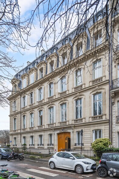1 Avenue Franklin D. Roosevelt, Paris à louer - Photo du bâtiment - Image 3 de 3