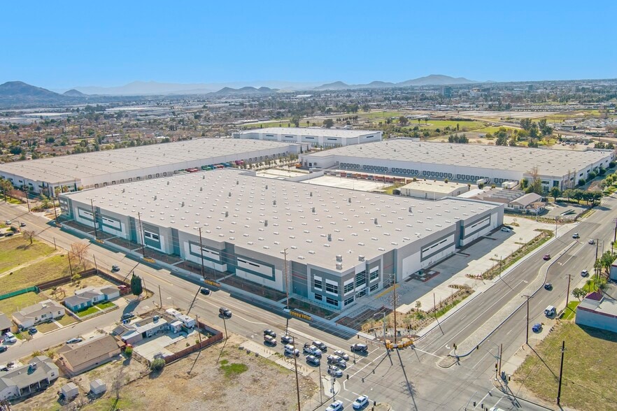 752 N Tippecanoe Ave, San Bernardino, CA for lease - Building Photo - Image 3 of 7