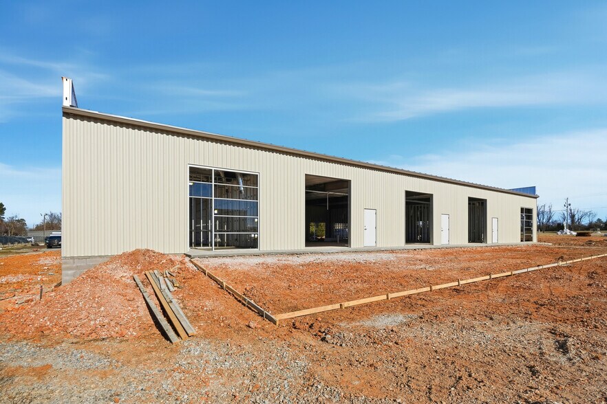 2420 S 8th St, Rogers, AR à louer - Photo du bâtiment - Image 2 de 39