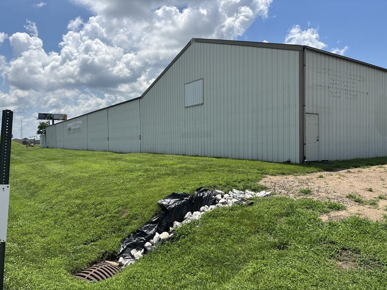 800 N 3rd St, Terre Haute, IN for lease - Building Photo - Image 3 of 17