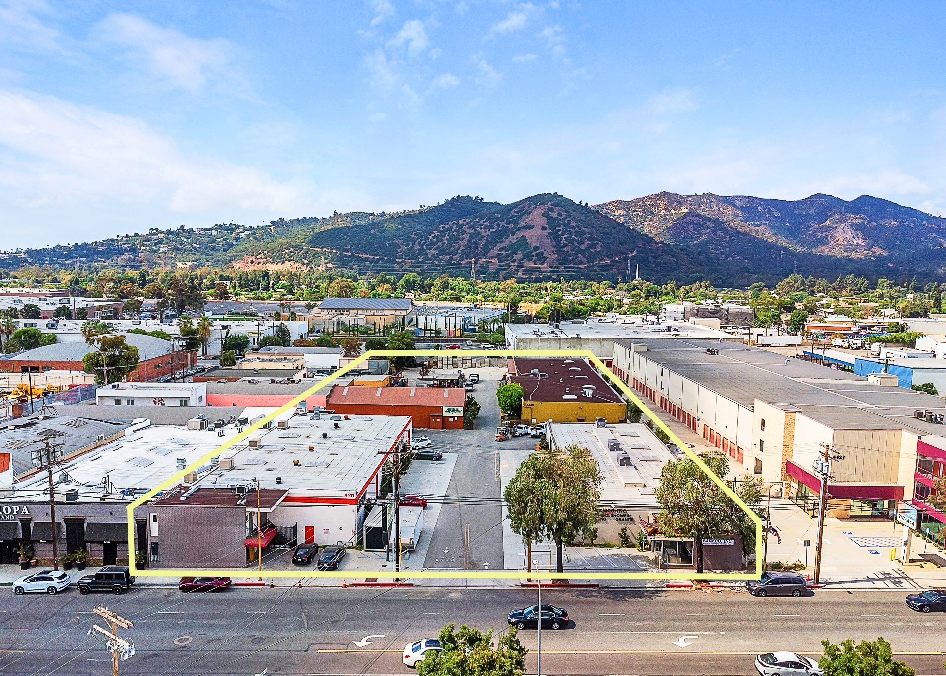 4411, 4417, & 4423 San Fernando Road portfolio of 3 properties for sale on LoopNet.ca Building Photo- Image 1 of 10