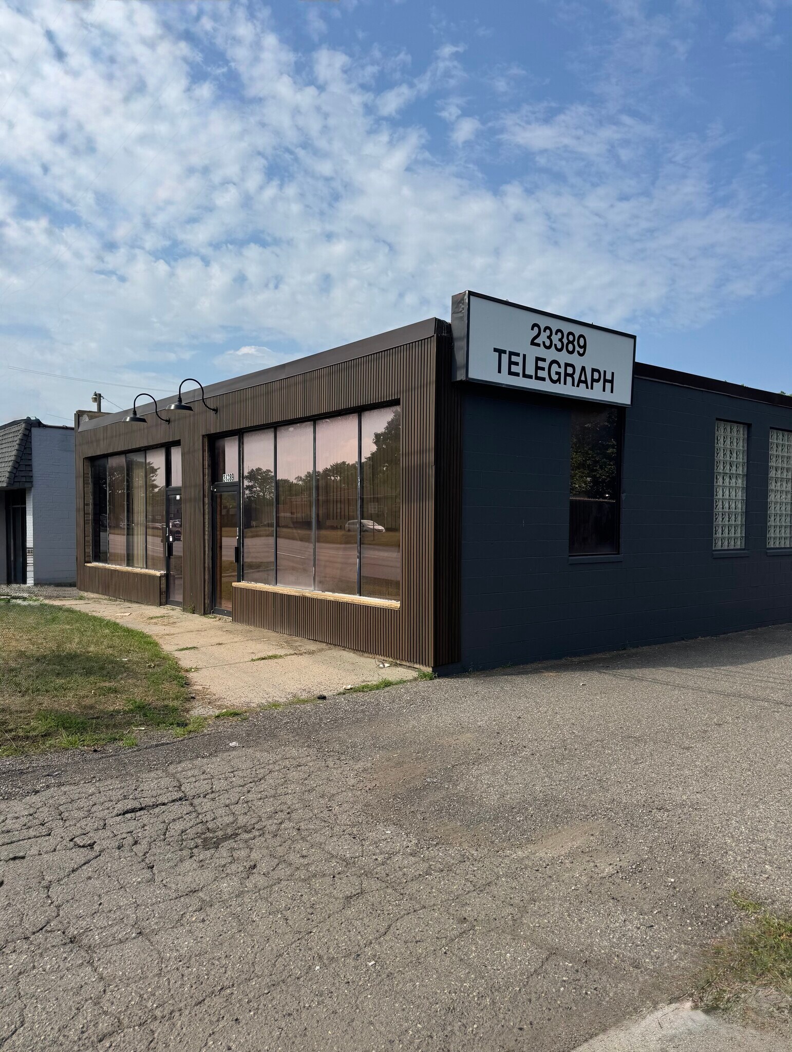 23389-23391 Telegraph Rd, Southfield, MI à louer Photo du bâtiment- Image 1 de 7