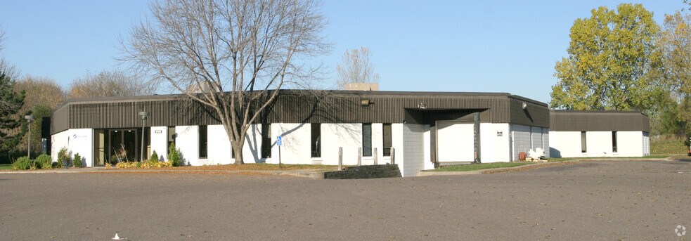 9100 49th Ave N, Minneapolis, MN à vendre - Photo du bâtiment - Image 2 de 6