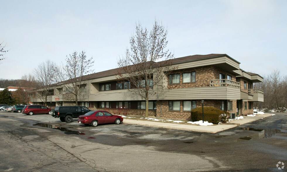 437 S Yellowstone Dr, Madison, WI à louer - Photo du bâtiment - Image 1 de 5