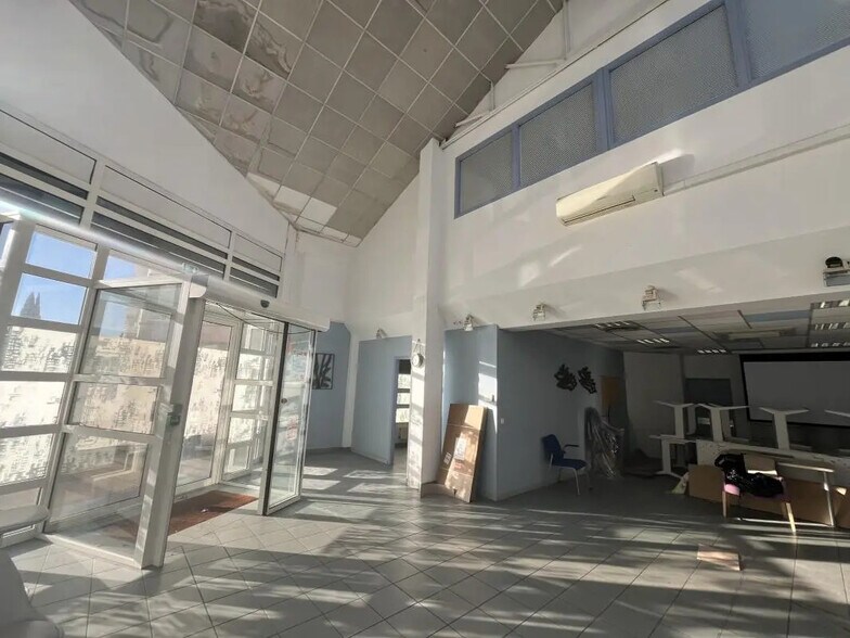 15 Rue Gabriel Marie, Marseille for sale - Interior Photo - Image 2 of 24