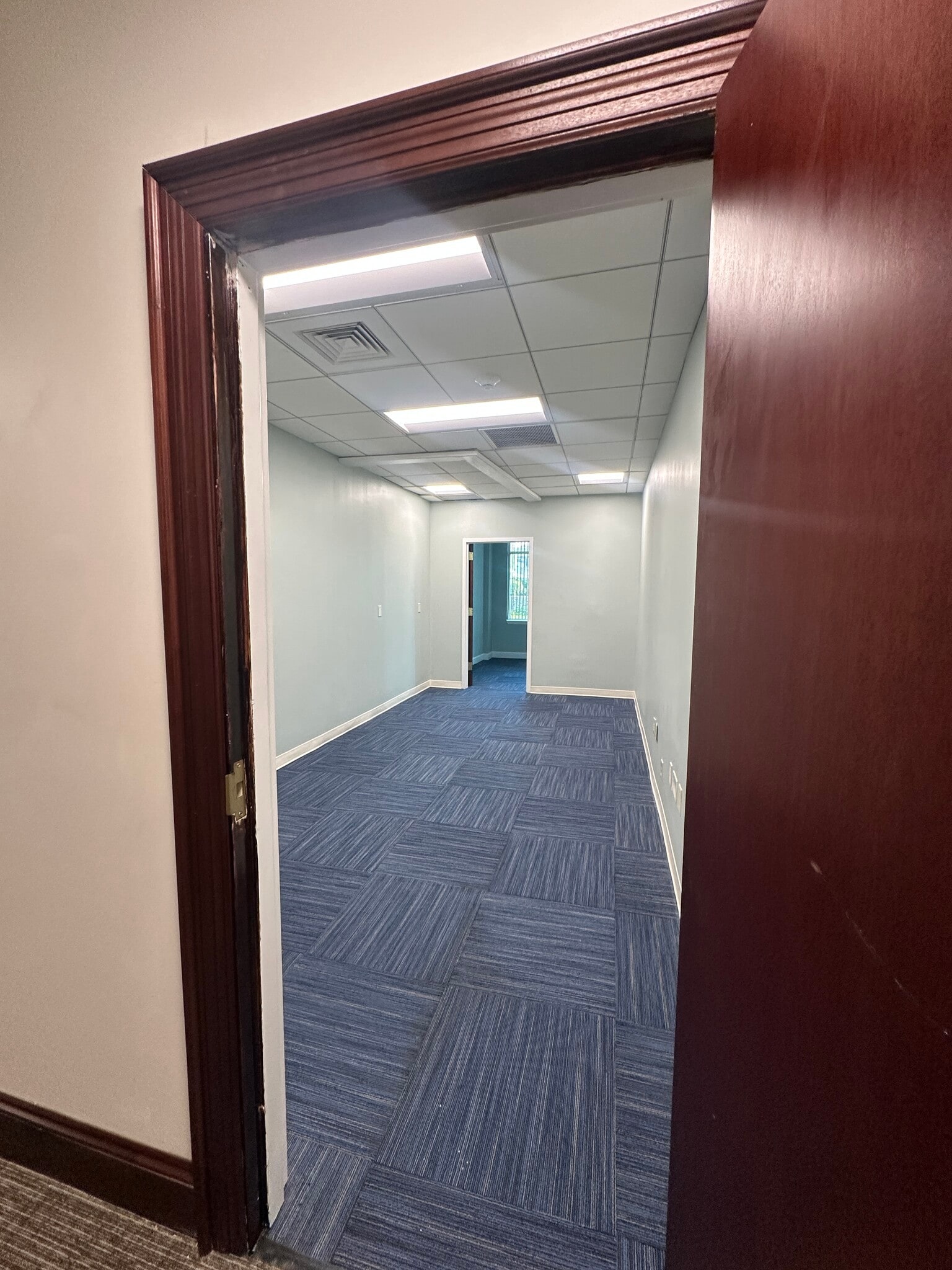 735 Johnnie Dodds Blvd, Mount Pleasant, SC for lease Interior Photo- Image 1 of 7