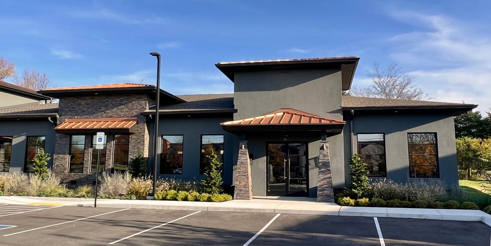 125 Maple Row Blvd., Hendersonville, TN for lease - Building Photo - Image 2 of 9