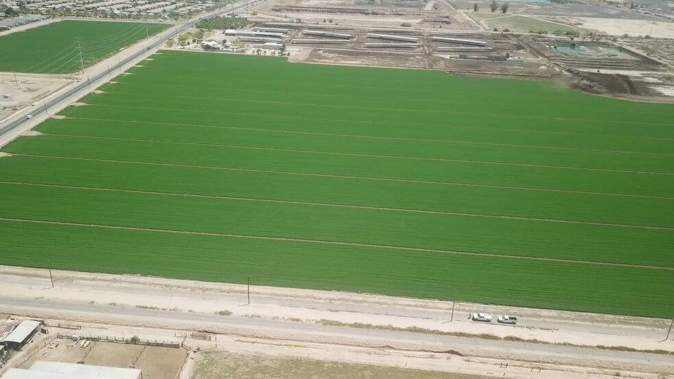 S of U.S. Hwy 95 on the East Side of the Avenue 12, Yuma, AZ à vendre - Vidéo sur l’inscription commerciale - Image 2 de 3