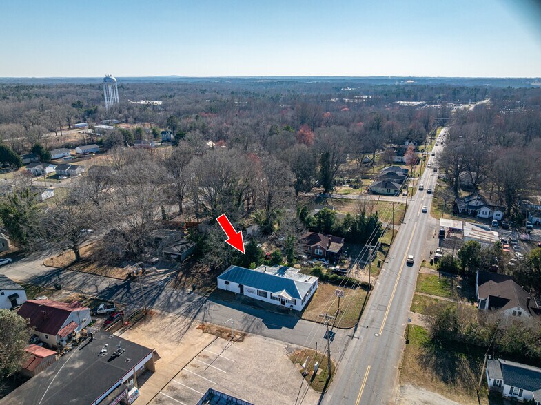 801 W Church St, Cherryville, NC à vendre - Photo du bâtiment - Image 2 de 9
